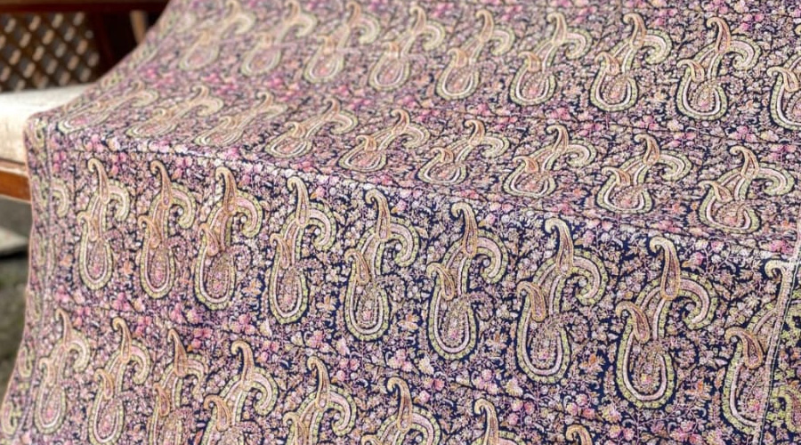 Why Authentic Pashmina Shawls Are a Luxury Investment for Women | Akee International