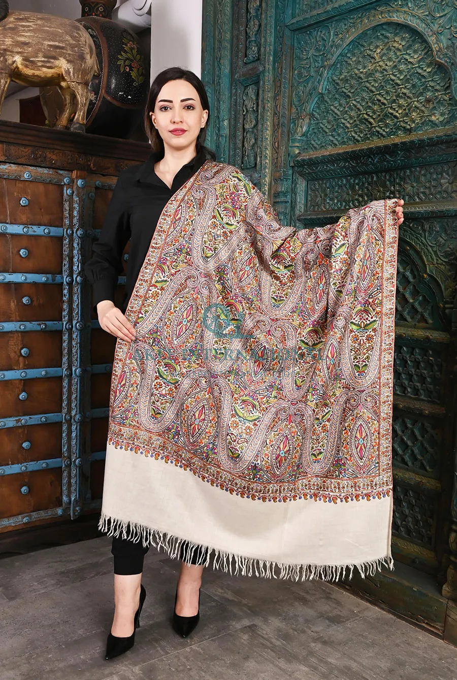 Yasmin Veil Elegant Kashmiri Shawl | Akee International