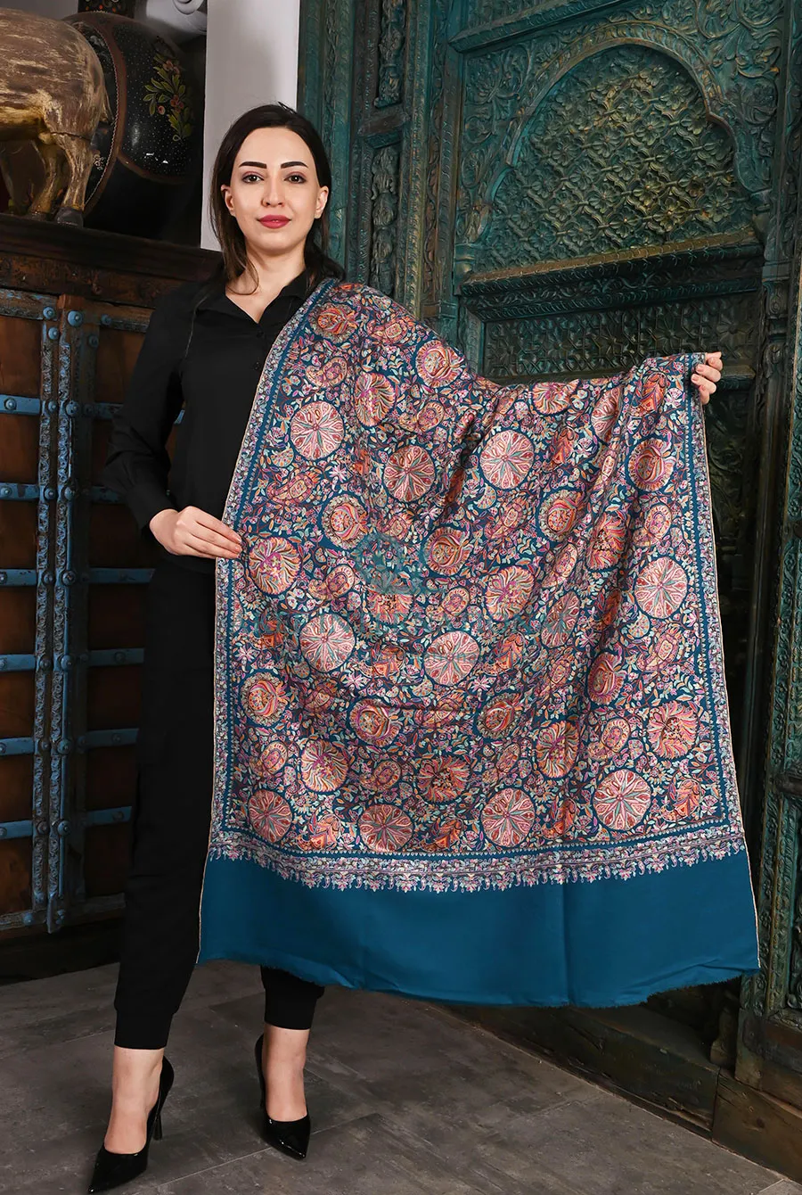 Sahiba Karigar Royal Pashmina Shawl | Akee International